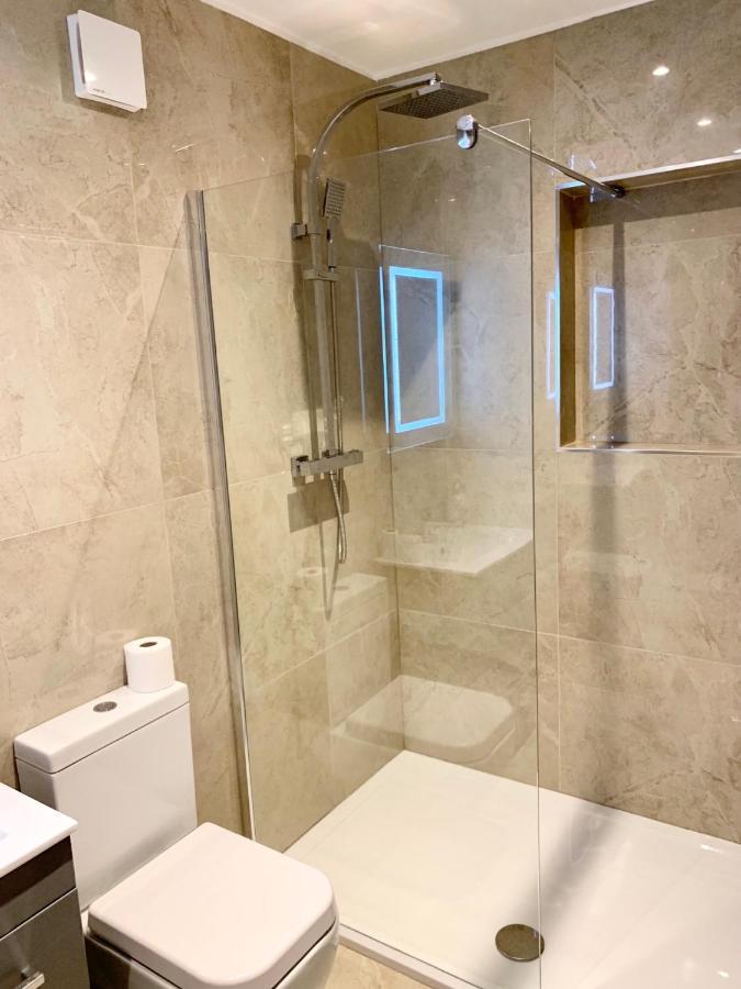 Modern 2 Bedroom Apartment With Private Garden Near Canary Wharf Londra Esterno foto