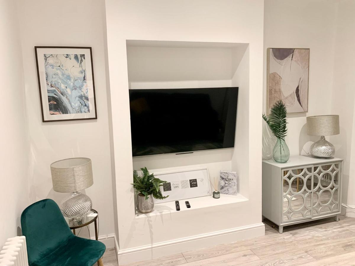 Modern 2 Bedroom Apartment With Private Garden Near Canary Wharf Londra Esterno foto